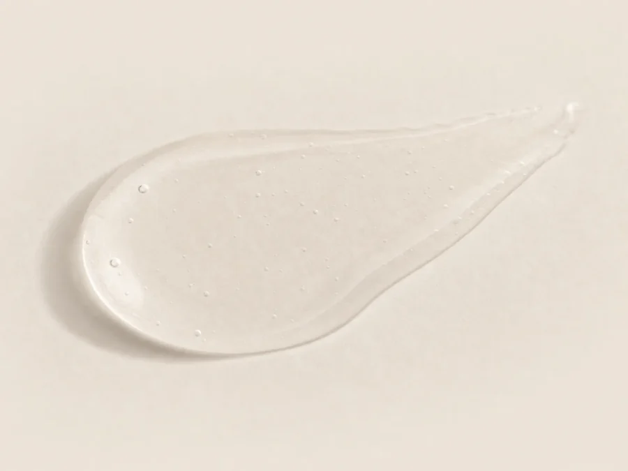 lumiade-pdp-radiance-essence-texture-clinical-v1 Macro texture of Yun First Essence formula